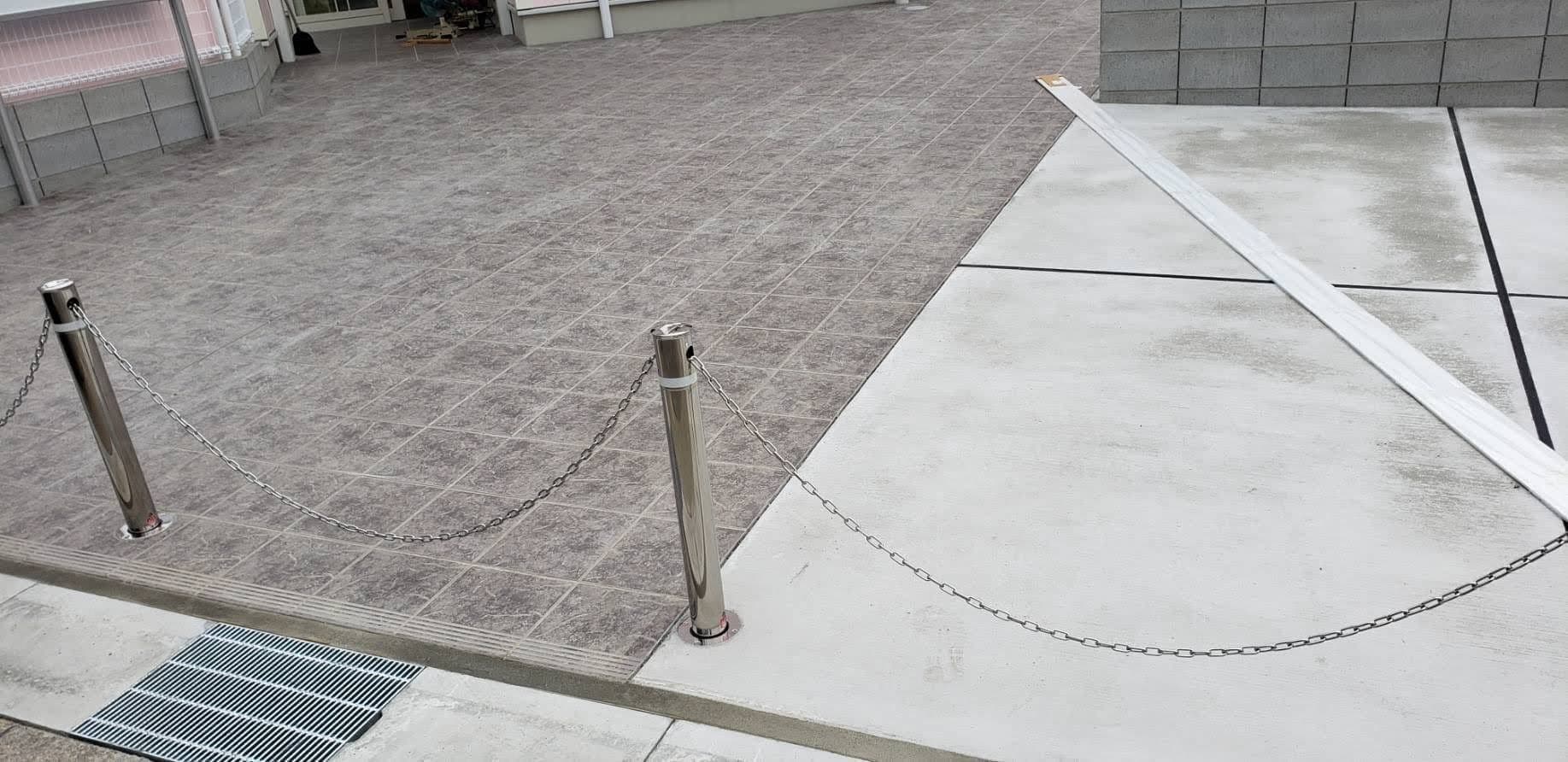 駐車場ポール設置 | 名古屋市名東区のエクステリア工事ならイズ美