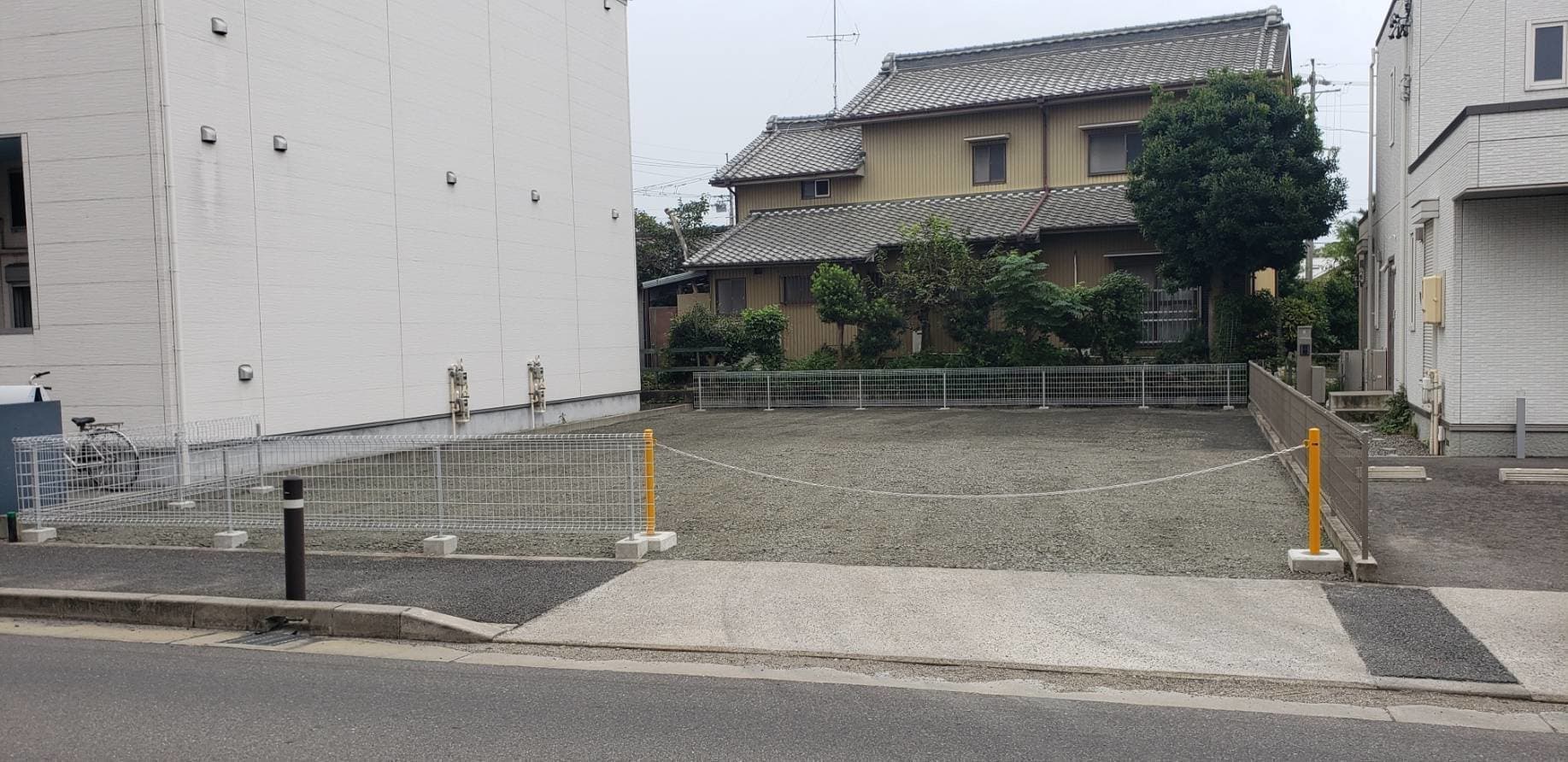 駐車場ポール新設 | 名古屋市名東区のエクステリア工事ならイズ美