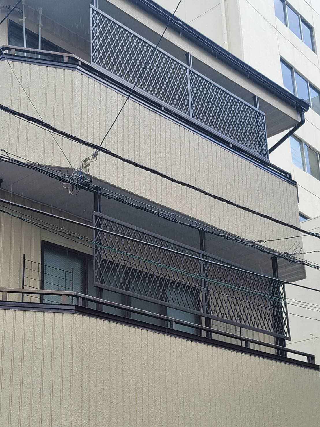 ベランダ転落防止冊設置 | 名古屋市名東区のエクステリア工事ならイズ美