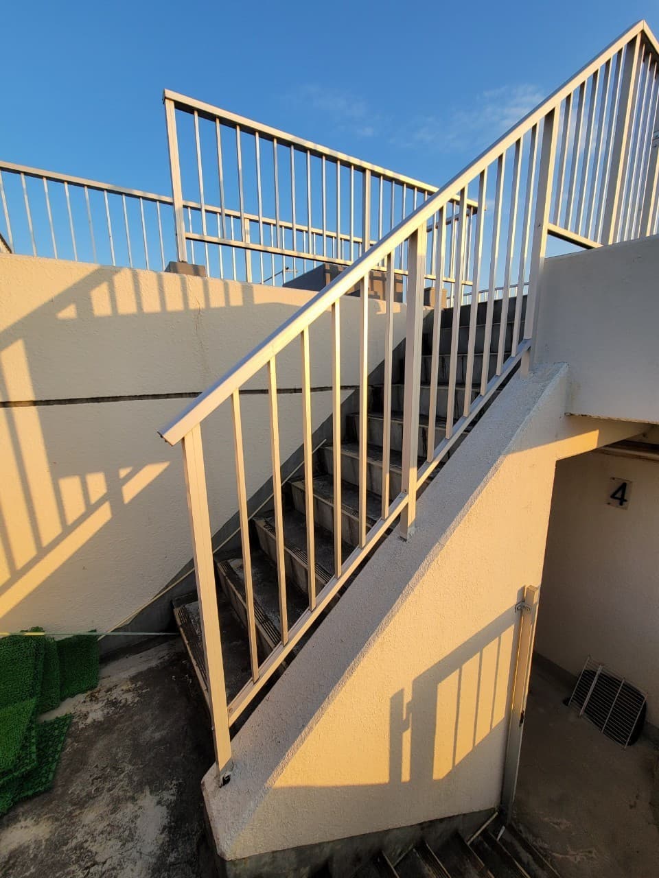 屋上階段手すり設置 | 名古屋市名東区のエクステリア工事ならイズ美