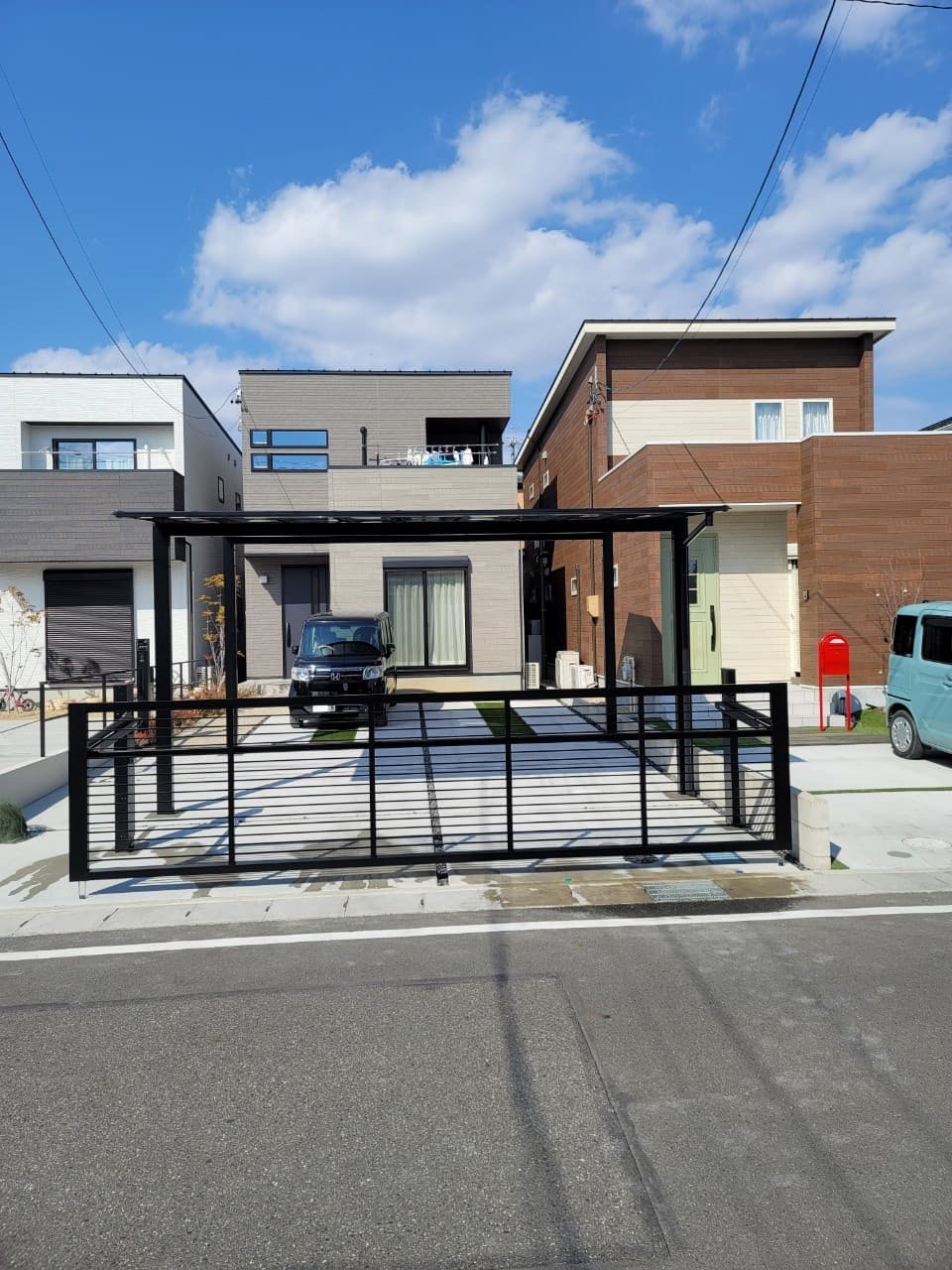 跳ね上げゲート・カーポート設置 | 名古屋市名東区のエクステリア工事ならイズ美