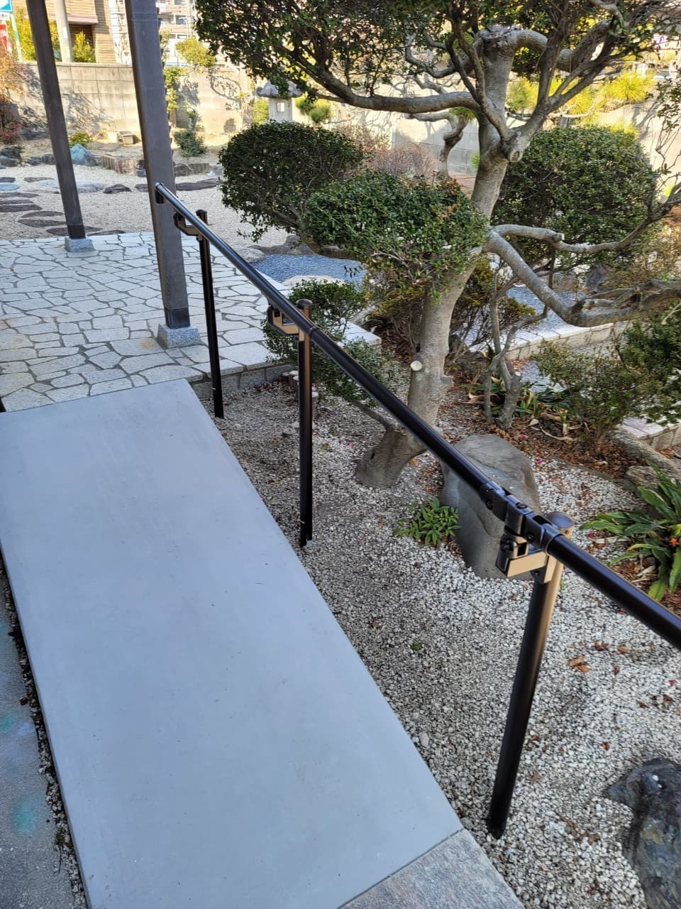 スロープ手すり設置 | 名古屋市名東区のエクステリア工事ならイズ美